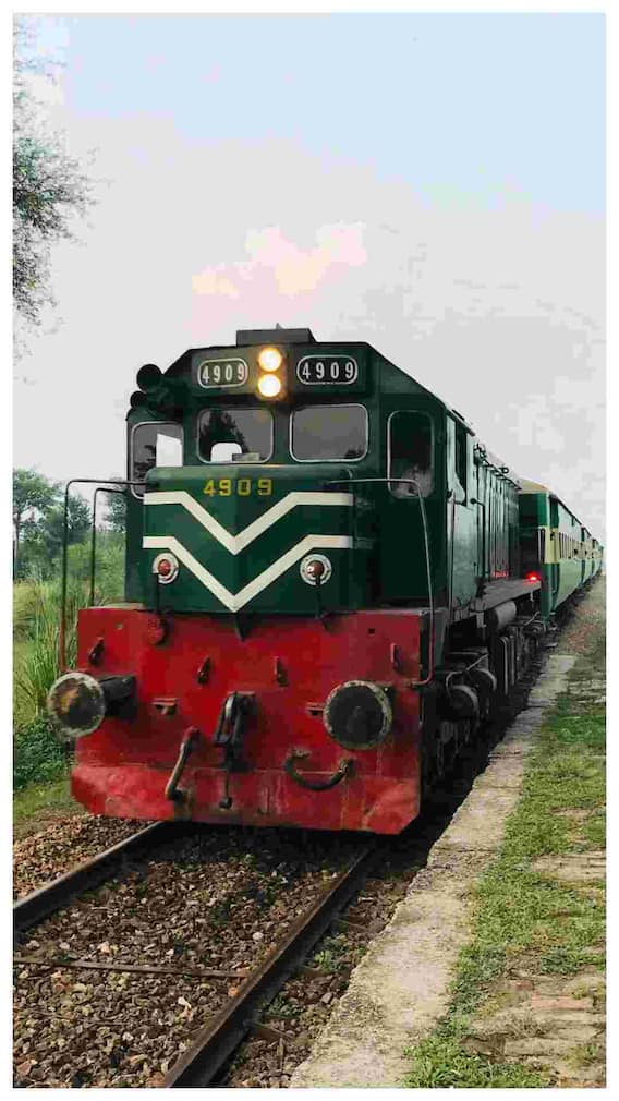 पाकिस्तान की सबसे तेज ट्रेन कौन सी है?