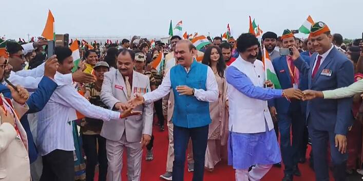 नाशिक जिल्ह्यातील मालेगावजवळ अजंग वडेल शिवारात वेंकटेश्वरा फॉर्मवर स्वातंत्र्य दिन मोठ्या उत्साहात साजरा करण्यात आला.