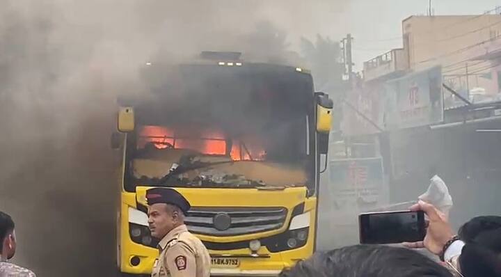 सुदैवाने, आग लागण्याआधीच आतील प्रवाशांना सुरक्षित बाहेर काढण्यात आले. मात्र, त्यांचे सामान आणि वैयक्तिक साहित्य पूर्णतः जळून गेले.