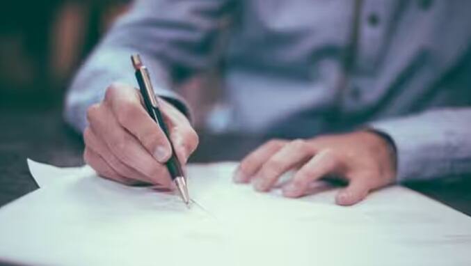 चाबी खो जाने पर तुरंत एफआईआर दर्ज कराना ज़रूरी है। इससे यह साबित होता है कि वाहन मालिक ने सुरक्षा के लिए ज़रूरी कदम उठाए हैं। बीमा कंपनी को तुरंत सूचित करना भी ज़रूरी है ताकि वह अपने रिकॉर्ड अपडेट कर सके और दावे के समय कोई विवाद न हो।