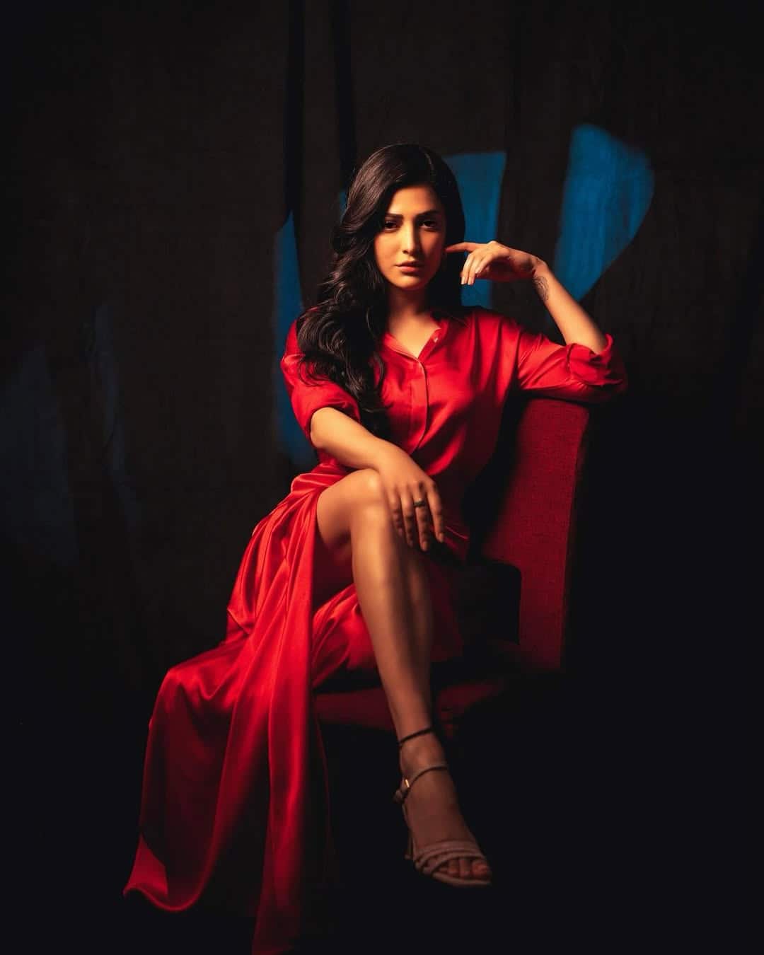 This look of Shruti looks quite glamorous. She is wearing a red color silk gown in this look, in which a nude heels, open hair and sensual expressions are making this look more good.
