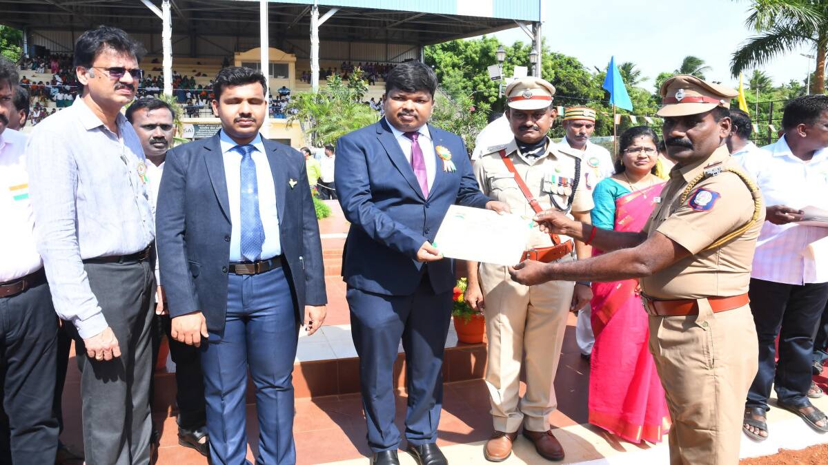 மயிலாடுதுறையில் சுதந்திர தின கொண்டாட்டம்: 10 கோடி நலத்திட்ட உதவிகள், மாணவர்களின் கலை நிகழ்ச்சிகள் - முழு விவரம்!