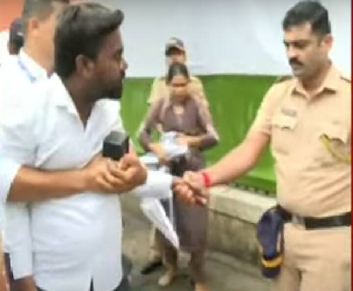 आज भारताचा ७९ वा स्वातंत्र्य दिन असतानाच, नाशिकमधील अंबड येथील काही आंदोलकांनी मंत्रालयाबाहेर गेटजवळ आत्मदहनाचा प्रयत्न करून खळबळ उडवून दिली.