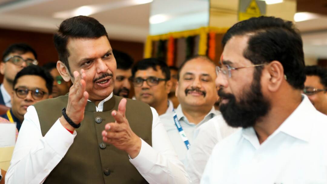 मुंबई को मिलेगी बंद दरवाजों वाली AC लोकल ट्रेन, CM फडणवीस बोले- 'विकास से अब कोई समझौता नहीं' CM Devendra Fadnavis Inaugurates Cycling Tracks on Mumbai Coatal Road AC Local Trains Project Underway मुंबई को मिलेगी बंद दरवाजों वाली AC लोकल ट्रेन, CM फडणवीस बोले- 'विकास से अब कोई समझौता नहीं'