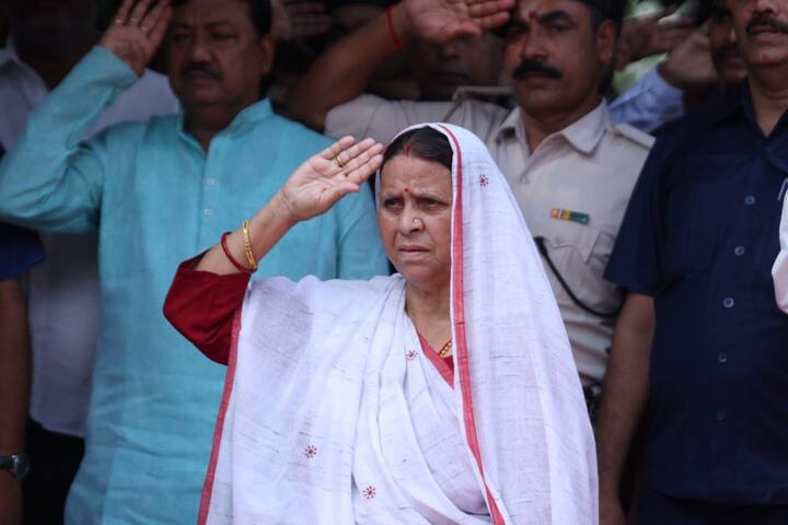 बिहार की पूर्व मुख्यमंत्री राबड़ी देवी ने भी स्वतंत्रता दिवस के मौके पर तिरंगे को सलामी दी. उन्होंने एक्स पर तस्वीर शेयर करते हुए लिखा, 