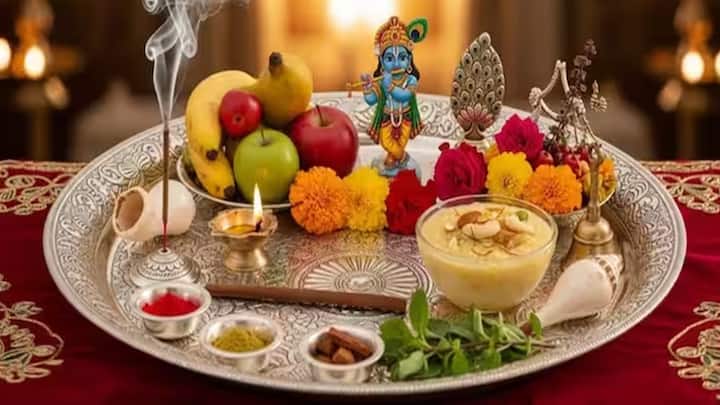 Krishna Janmashtami Vrat 2025: જન્માષ્ટમી એ હિન્દુ ધર્મનો એક મુખ્ય તહેવાર છે, જે ભાદ્રપદ મહિનાના કૃષ્ણ પક્ષની અષ્ટમી તિથિએ ઉજવવામાં આવે છે. એવું માનવામાં આવે છે કે, ભગવાન કૃષ્ણનો જન્મ આ દિવસે મધ્યરાત્રિએ થયો હતો, તેથી આ તિથિને શ્રી કૃષ્ણના જન્મોત્સવ તરીકે ઉજવવામાં આવે છે. આ દિવસે ભક્તો દિવસથી રાત સુધી ઉપવાસ રાખે છે. જન્માષ્ટમીનો ઉપવાસ કોને ન રાખવો જોઈએ. હિન્દુ ધર્મમાં જન્માષ્ટમીનો તહેવાર ખૂબ જ ખાસ માનવામાં આવે છે. આ વર્ષે જન્માષ્ટમી 16 ઓગસ્ટ 2025ના રોજ છે. જન્માષ્ટમીના પવિત્ર દિવસે ભગવાન શ્રી કૃષ્ણનો જન્મદિવસ ખૂબ જ ધામધૂમથી ઉજવવામાં આવે છે. આ સમય દરમિયાન શ્રી કૃષ્ણને ખાસ શણગાર કરવામાં આવે છે, 56 ભોગ ચઢાવવામાં આવે છે, મહા આરતી કરવામાં આવે છે અને રાત્રે ભજન અને કીર્તન કરવામાં આવે છે.