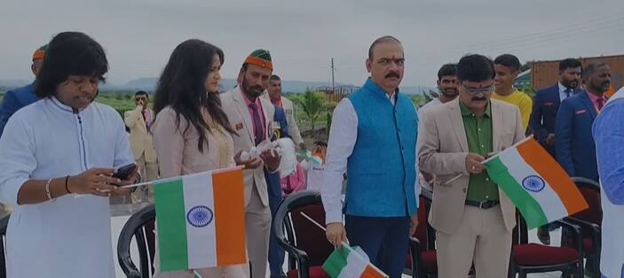 शेती, शिक्षण, आरोग्य आणि आत्मनिर्भरता यावर लक्ष केंद्रित करून ग्रामीण भागाचा विकास करण्याचा मानस आहे.