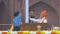 Independence Day 2025 : पंतप्रधान मोदींकडून लाल किल्ल्यावर सलग 12 वेळा फडकावला तिरंगा, पाहा PHOTO