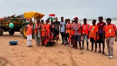 Akshay Kumar Joins Beach Clean-Up Heroes For A Game Of Volleyball