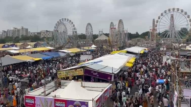 સૌરાષ્ટ્રના સૌથી મોટા રાજકોટ લોકમેળામાં સતત બીજા દિવસે યાત્રિક રાઈડ્સ બંધ રહી હતી