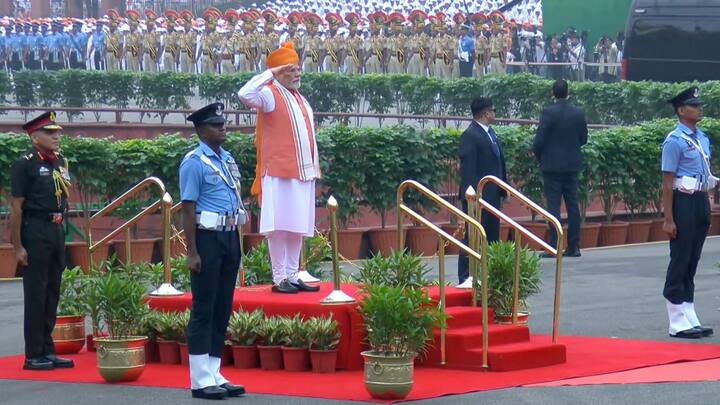 Independence Day 2025: আজ ৭৯ তম স্বাধীনতা দিবস। তেরঙ্গা পতাকায় সেজে উঠেছে গোটা দেশ, কী বার্তা প্রধানমন্ত্রীর ?