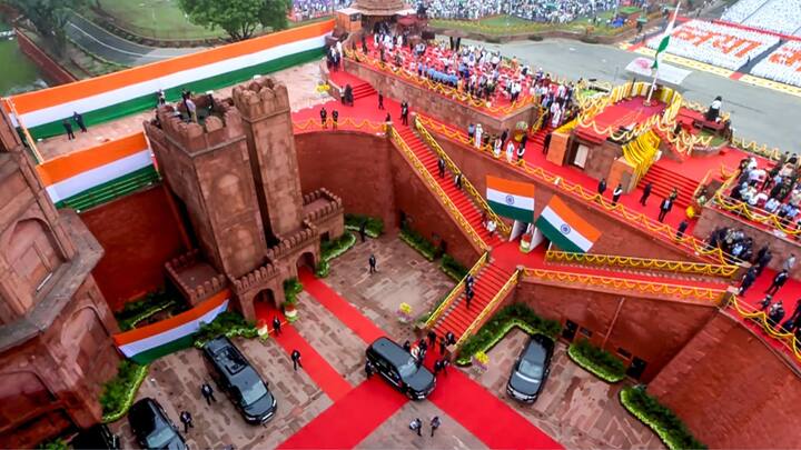 এদিন তিনি আরও বলেন,'পরমাণু শক্তি উৎপাদনের ক্ষেত্রেও বড় পদক্ষেপ নিচ্ছে ভারত। সৌর শক্তি উৎপাদন ১১ গুণ বাড়িয়েছে ভারত। মহাকাশে স্পেস স্টেশন তৈরি করবে ভারত'