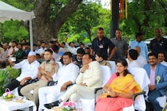 Komatireddy Venkat Reddy: ఇండిపెండెన్స్ డే వేడుకల్లో ₹349 కోట్ల రుణాలు, మెప్మా చెక్కులు అందజేసిన మంత్రి కోమటిరెడ్డి