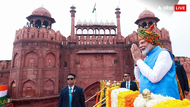 Independence Day Live 2025: PM Narendra Modi Pays Floral Tributes To Mahatma Gandhi At Rajghat