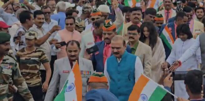 माजी सैनिकांनी ५०० एकरांवर अत्याधुनिक शेती सुरू करून जय जवान, जय किसान या घोषणेची खरी झलक साकारली.