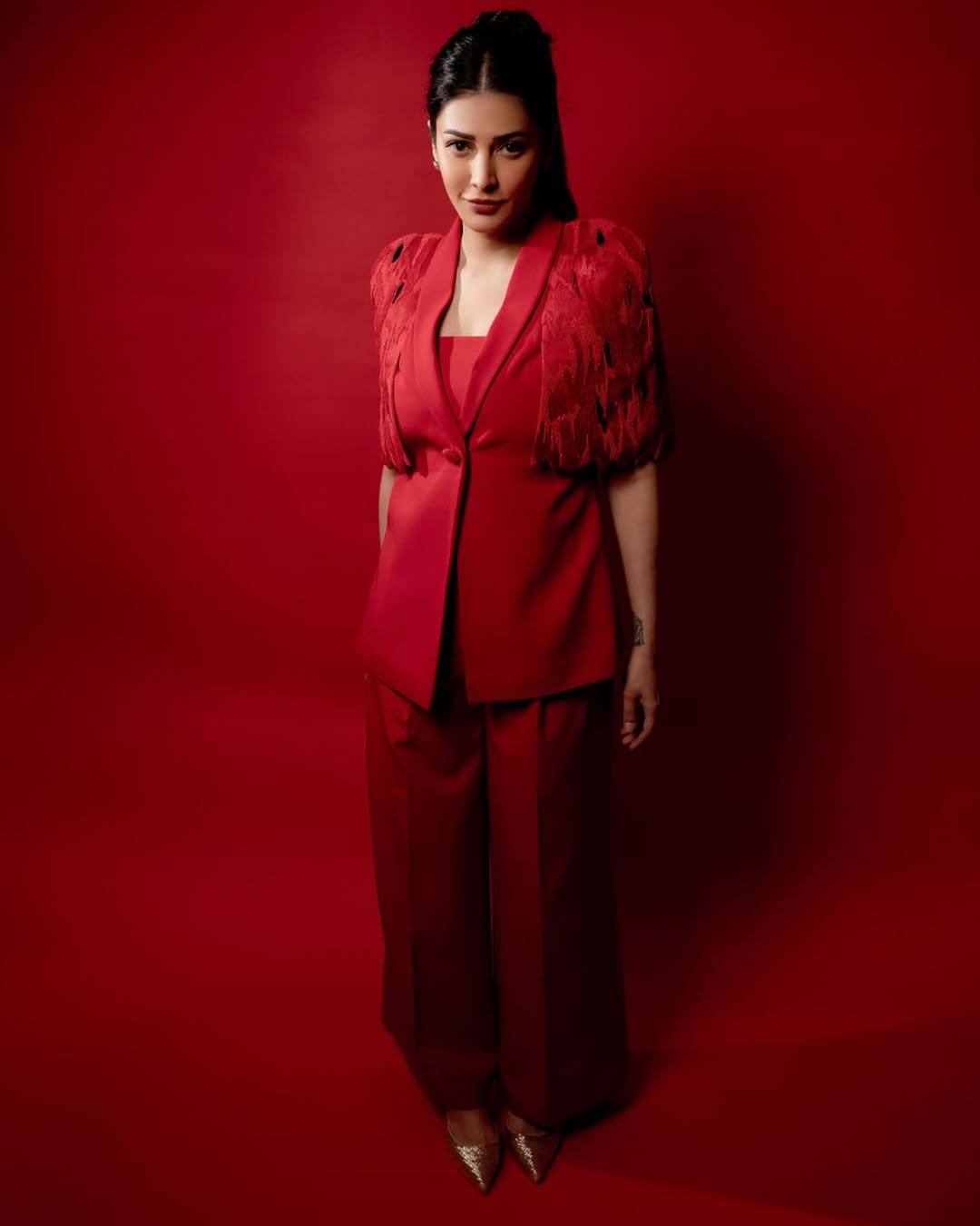 Shruti is wearing a red color blazer set in this look, which she has paired with a high ponytail and heels. This look is giving a lot of boss lady vibe.