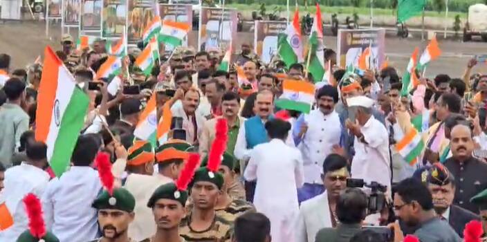 स्वातंत्र्य दिनानिमित्त भव्य तिरंगा रॅलीचे आयोजन करण्यात आले.