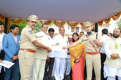 Komatireddy Venkat Reddy: ఇండిపెండెన్స్ డే వేడుకల్లో ₹349 కోట్ల రుణాలు, మెప్మా చెక్కులు అందజేసిన మంత్రి కోమటిరెడ్డి