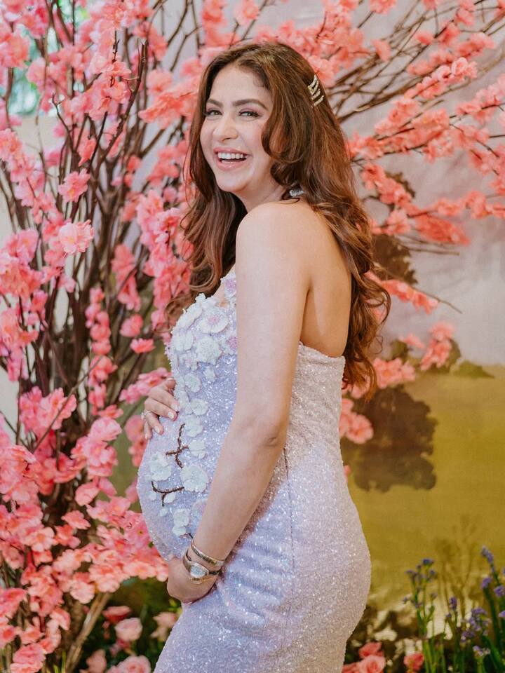 Before marriage, Malvika and Pranav had dated each other for 10 years. Both met through a common friends.