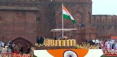 Independence Day 2025 : भगवा फेटा, नेहरु कट जॅकेट अन् पांढरा सदरा; स्वातंत्र्यदिनी पंतप्रधान मोदींचा पेहरावातून खास संदेश, पाहा PHOTOS