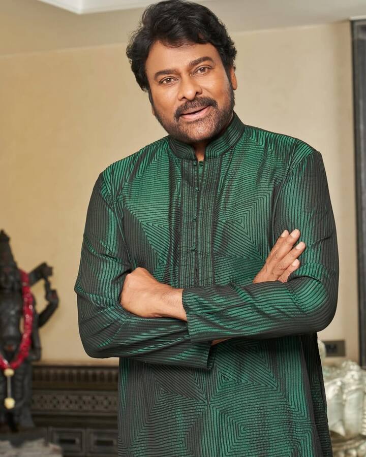 दिग्गज तेलुगु एक्टर चिरंजीवी के एक्शन और डांस के सभी दीवाने हैं. उन्हें साउथ फिल्म इंडस्ट्री का एक्शन किंग और डांस हीरो कहा जाता है. उनकी पर्सनैलिटी और डैशिंग अंदाज ने कई सालों पहले ही उन्हें मेगास्टार बना दिया था.