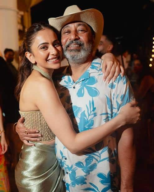 On the occasion of Father's Day, Rakul Preet Singh shared through his post with fans that his father Kulwinder Singh is a retired army officer. The actress's father is a retired officer of the Artillery Regiment.