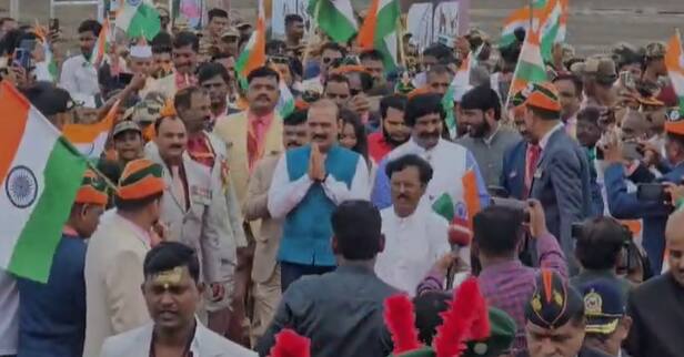 रॅलीमध्ये मकरंद अनासपुरे, प्रवीण तरडे, भारत गणेशपुरे, गौरव मोरे, शिवाली परब यांसारखे मराठीतील नामवंत कलाकार सहभागी झाले.