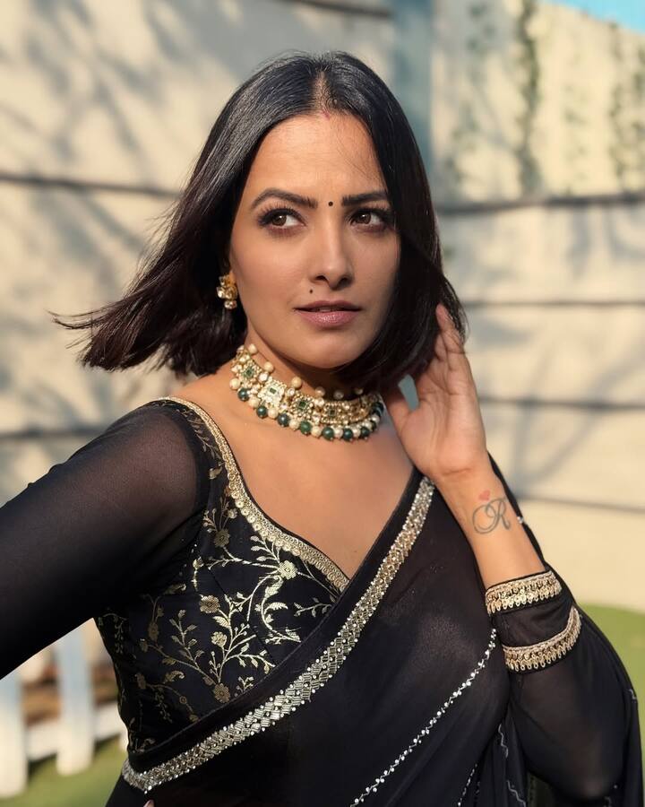 इतना ही नहीं बल्कि उन्हें 7 बजे के बाद घर से बाहर जाने की अनुमति नहीं थी. अंधेरा होने के साथ ही घर की बेटी के लिए कर्फ्यू लग जाता था. अनीता का उनके पिता के संग कुछ खास रिश्ता नहीं था. इसके पीछे की वजह थी उनका शराब पीना और बेटे की चाहत.