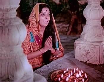 यह फिल्म कम लागत में बनी थी, लेकिन इसने बॉक्स ऑफिस पर शानदार कमाई कर कई रिकॉर्ड तोड़े. फिल्म सिनेमाघरों में 45 हफ्ते से ज्यादा चली थी.