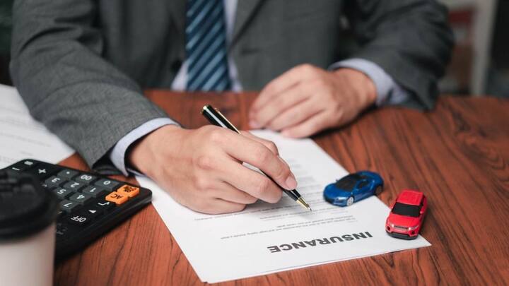 यानी कुलमिलाकर कहें तो डुप्लीकेट चाबी बनवाने के बाद भी इंश्योरेंस क्लेम मिल सकता है. लेकिन इसके लिए जरूरी है कि सही प्रक्रिया अपनाई जाए. पुलिस और बीमा कंपनी को जानकारी देना, किसी दुकान ले चाबी बनवाना और सारे सबूत सुरक्षित रखना आपके क्लेम को मजबूत करता है.