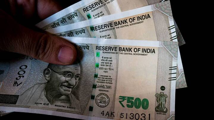 अगर आप हर महीने सिर्फ 500 रुपये जमा करते हैं. यानी सालाना 6000 रुपये. यह रकम छोटी जरूर है लेकिन लंबे समय तक लगातार निवेश करने से यह बड़ी पूंजी में बदल जाती है. योजना की अवधि 21 साल की होती है और इस दौरान ब्याज भी मिलता है.