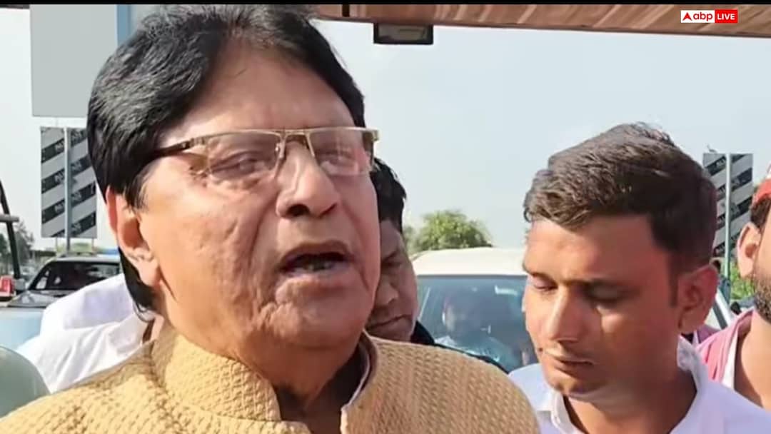 AMU में छात्रों के बीच पहुंचे सपा सांसद रामजीलाल सुमन, PM मोदी और RSS पर भी साधा निशाना Aligarh Amu fee hike protest sp mp ramjilal suman slams pm modi rss ann AMU में छात्रों के बीच पहुंचे सपा सांसद रामजीलाल सुमन, PM मोदी और RSS पर भी साधा निशाना