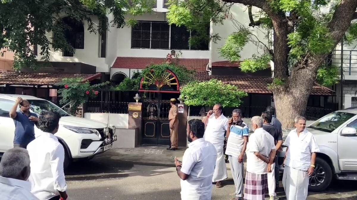 திண்டுக்கல் பரபரப்பு! அமைச்சர் ஐ. பெரியசாமி, மகன், பேத்தி வீடுகளில் ED சோதனை: காரணம் என்ன?