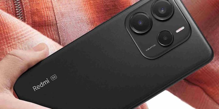 Apart from this, Xiaomi Redmi Note 14 5G is also included in this list. Price priced at Rs 16,999, this phone provides a 5110mAh battery which comes with fast charging. It has a 6.67-inch FHD+ AMOLED display and gives it MediaTek Dimensity 7020 processor power. This device has 6GB of RAM which makes it suitable for daily use and multitasking.