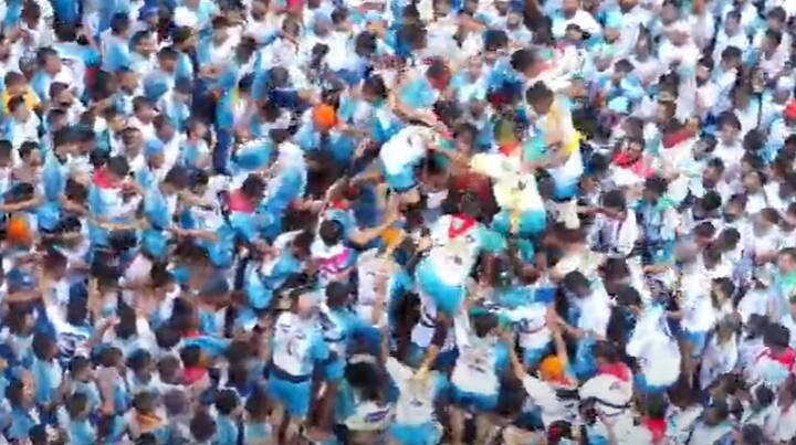 जय जवान मंडळ गोविंद पथक उतरताना पडले.