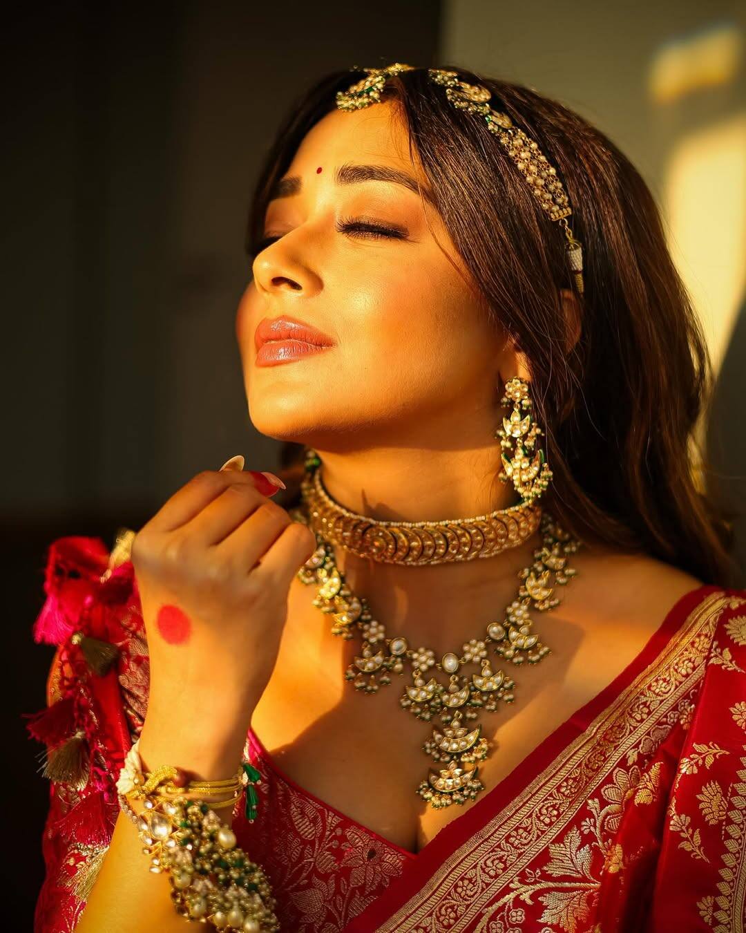 Tina Dutta got a lot of popularity in the desire in Utran serial. The actress has been away from TV for some time and is enjoying her personal life.
