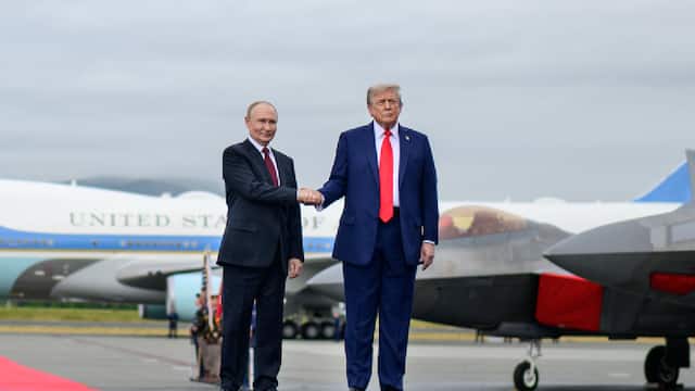 Handshakes, Limo Ride, B-2 Bomber Flyover: Trump Rolls Out Red-Carpet For Putin In Alaska -- WATCH