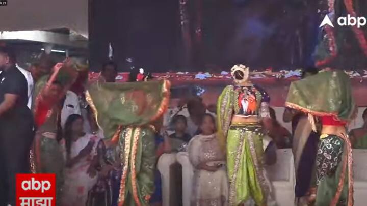 गौतमी पाटीलने स्टेजवर डान्स सुरु करताच गर्दी बेभान