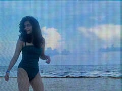 चेहऱ्यावर स्माईल, मेक्सिकोतील बीचवर हटके फोटोशूट, मिथिला पालकरच्या दिलखेच अदा