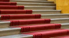 खास लोगों के स्वागत के लिए रेड कार्पेट ही क्यों बिछाया जाता है, नीला या पीला क्यों नहीं?