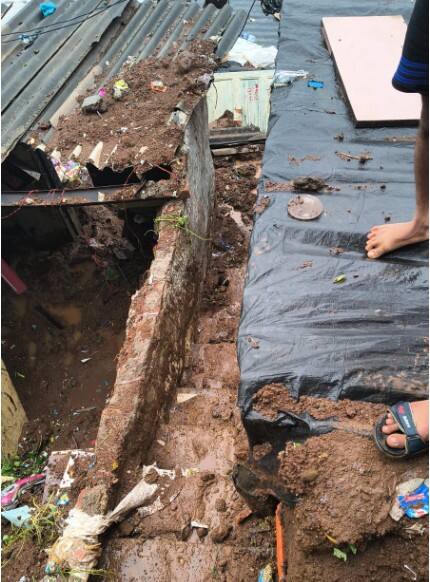 मुंबई महानगरपालिका आणि अग्निशमन दलाकडून ढिगारा उपसण्यात आला आहे.