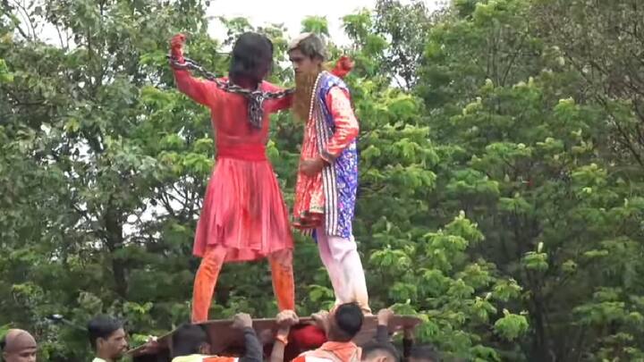 राणी द्विवेदी आणि त्यांच्या टीमचे मी अभिनंदन करतो, ज्याप्रकारे गोविंदा पथकाने छावा साकारला आहे, छत्रपती संभाजीराजेंचं शौर्य मनोऱ्याच्या माध्यमातून आपल्यापर्यंत पोहोचवले आहे, असे म्हणत मुख्यमंत्र्‍यांनी सर्वांचे कौतुक केले.