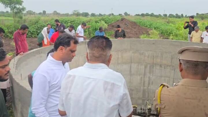 एकीकडे दहीहंडी उत्सवाचा आनंद आणि उत्साह पाहायला मिळत असून मुंबईसह राज्यभरात गोपाळकाला, गोविंदा पथकांकडून दहीहंडी फोडून उत्सव साजरा केला जात आहे. त्यातच, राहत्यामधून दु:खद घटना समोर आली आहे.