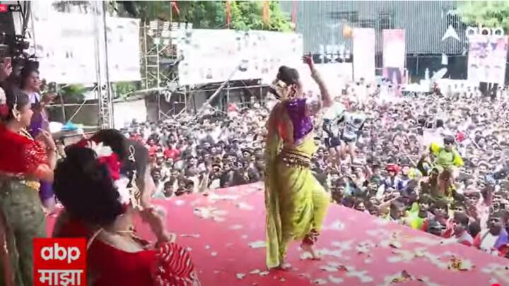 गौतमी पाटीलचा डान्स मुंबईतील दहीहंडी उत्सवाचे आकर्षण ठरला.