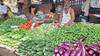 Vegetable Prices Hike: बाढ़ के कारण सब्जी के भाव छू रहे आसमान, तोरई 80 रुपये किलो, जानें अन्य सब्जियों के दाम