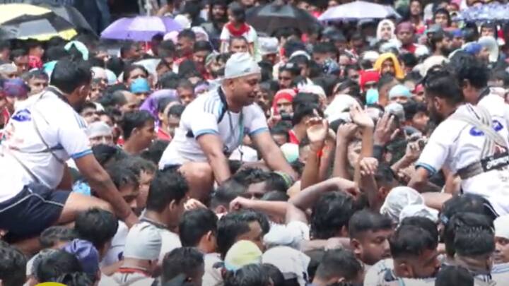 मुंबईतील कोकण नगर गोविंदा पथकाने दहीहंडीचे 10 थर रचून विश्वविक्रम रचला आहे.