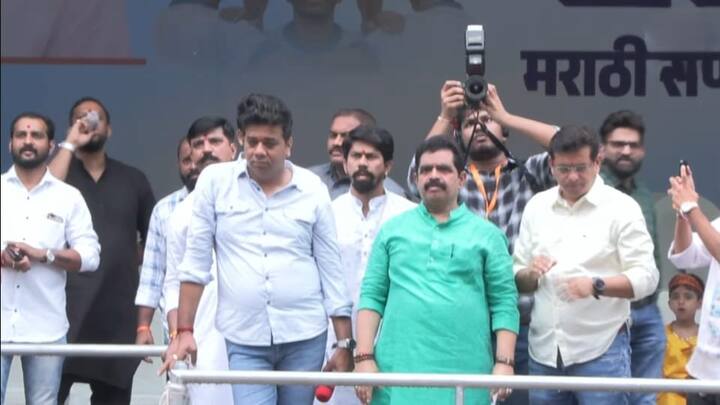 ठाण्यात मानाच्या हंड्यांचे आयोजन: ठाणे शहरात अनेक प्रतिष्ठेच्या दहीहंड्या असतात आणि त्यापैकी मनसे नेता अविनाश जाधव यांच्या दहीहंडी उत्सवाकडे विशेष लक्ष वेधलं जातं आहे.