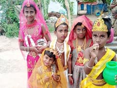 கிருஷ்ணரும், ராதையும் நேரில் வந்துட்டாங்களா...? அழகை அள்ளும் குழந்தைகள் போட்டோஸ் !