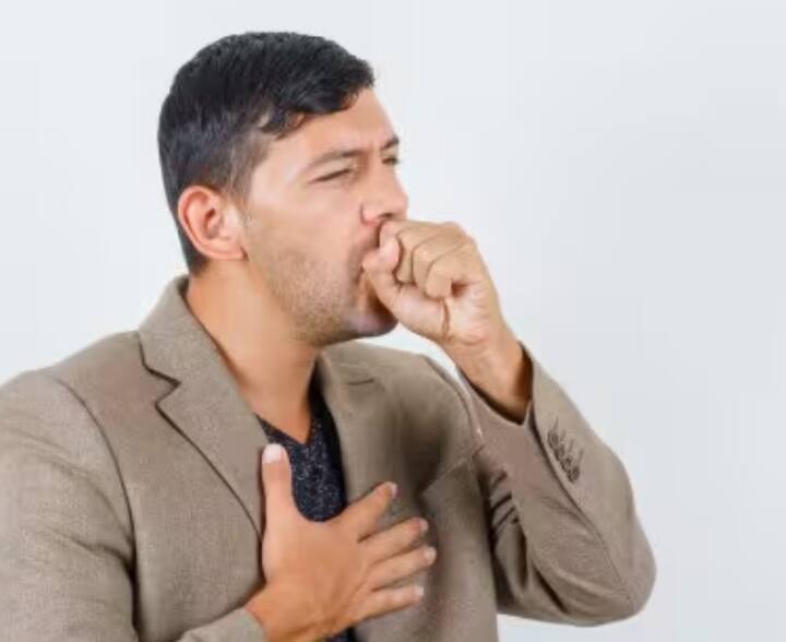 ਸਾਹ ਲੈਣ ਵਿੱਚ ਮੁਸ਼ਕਲ: ਗੁਰਦੇ ਦੀ ਸੋਜ ਨਾਲ ਸਰੀਰ ਵਿੱਚ ਪਾਣੀ ਰੁੱਕ ਜਾਂਦਾ ਹੈ, ਜਿਸ ਕਾਰਨ ਫੇਫੜਿਆਂ ਵਿੱਚ ਤਰਲ ਪਦਾਰਥ ਭਰਨ ਲੱਗ ਜਾਂਦਾ ਹੈ। ਇਹ ਸਥਿਤੀ ਬਹੁਤ ਗੰਭੀਰ ਹੋ ਸਕਦੀ ਹੈ ਅਤੇ ਤੁਰੰਤ ਡਾਕਟਰ ਦੀ ਸਲਾਹ ਲੈਣੀ ਚਾਹੀਦੀ ਹੈ।