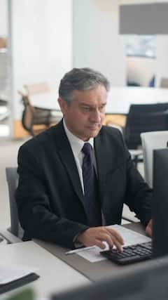 बैंक में नौकरी के लिए कौन सा एग्जाम देना होता है?